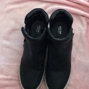 Women’s wedge heel bootie.